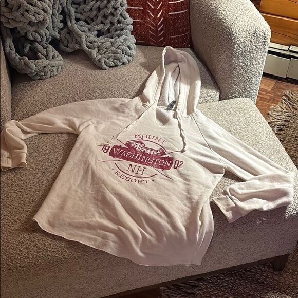 Mount Washington NH Resort Hoodie - Picture 1 of 12